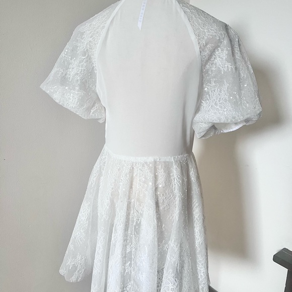Elegant White Lace Robe - Picture 5 of 6